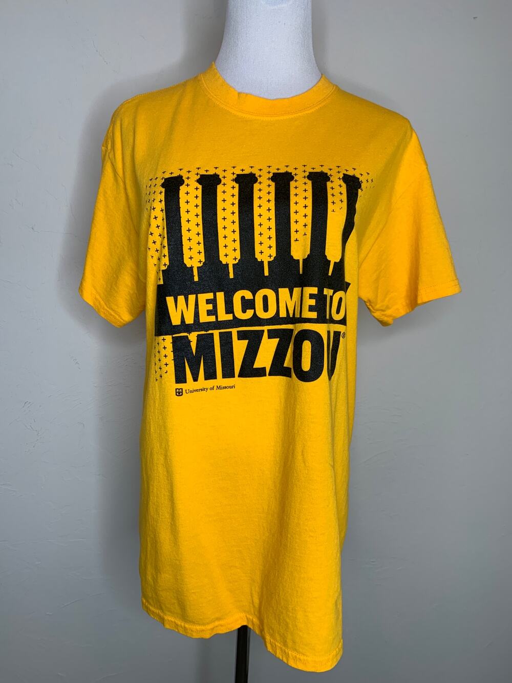 Welcome to Mizzou Gold T Shirt w Columns Graphic Tee Size Medium